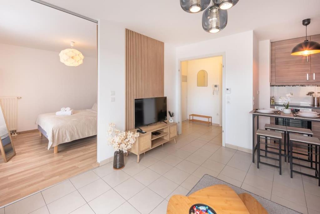 Ferienwohnung L'Excellence-8Min Aeroport-Terrasse-Parking Prive Lingolsheim Exterior foto
